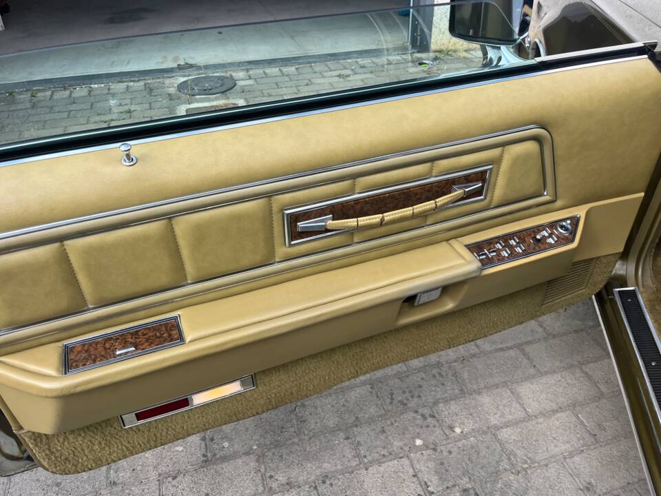Afbeelding 11/24 van Lincoln Continental Mark IV (1974)