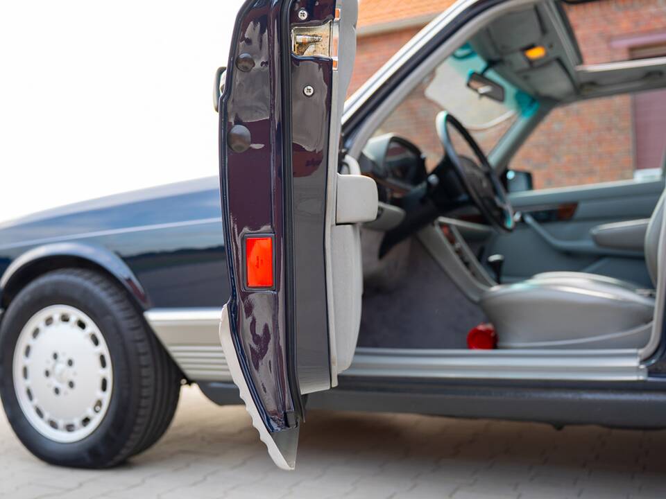 Image 66/72 de Mercedes-Benz 500 SEL (1984)
