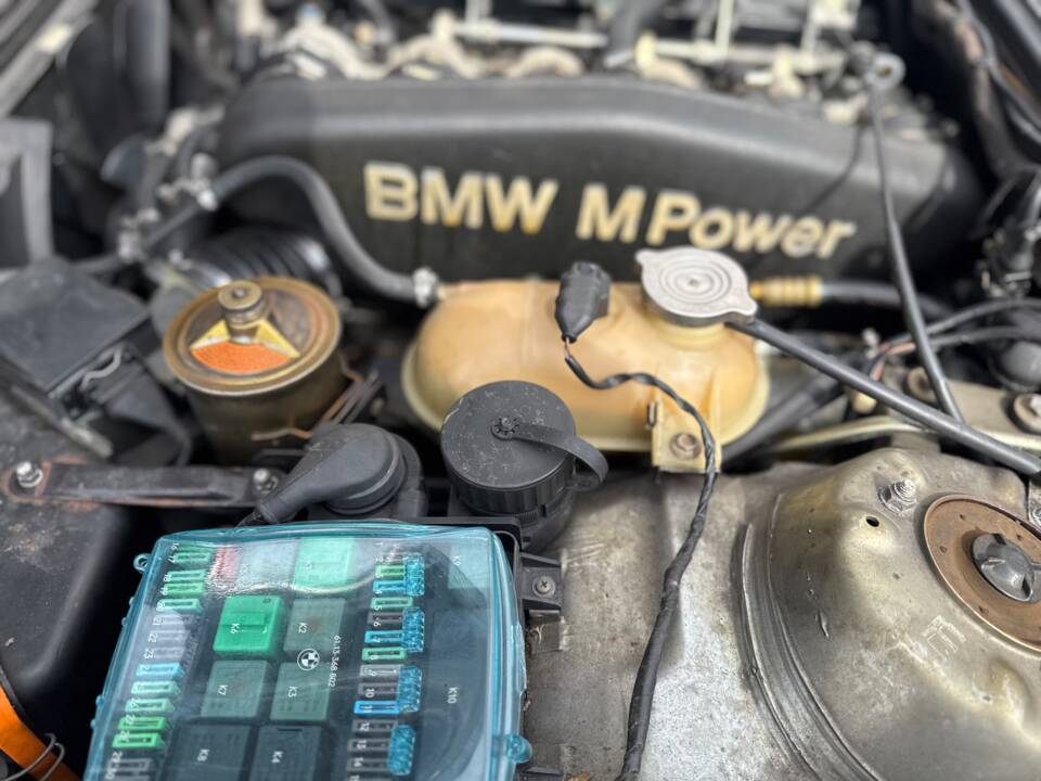 Image 24/79 of BMW M 635 CSi (1989)