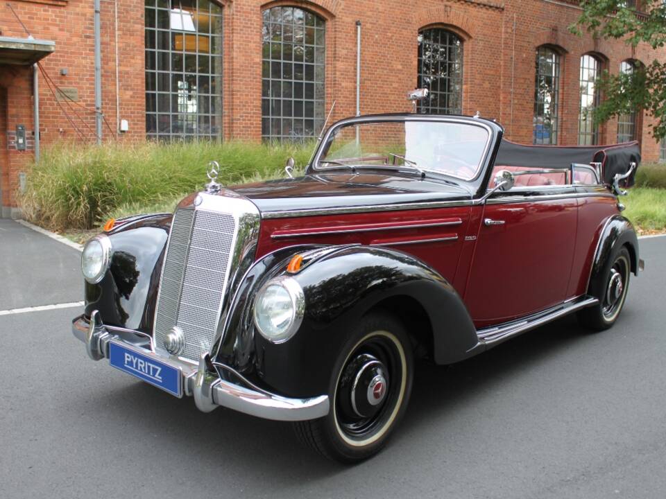 Afbeelding 1/21 van Mercedes-Benz 220 Cabriolet B (1952)