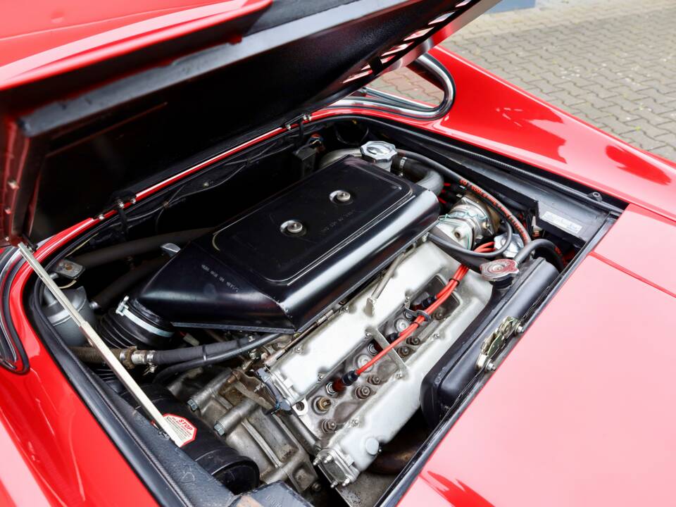 Image 15/24 de Ferrari Dino 246 GT (1973)