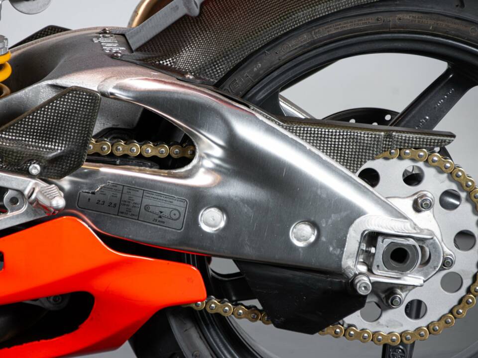 Bild 26/50 von Aprilia RSV 1000 V60 (1999)