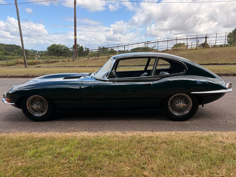 Image 7/30 de Jaguar Type E (2+2) (1966)