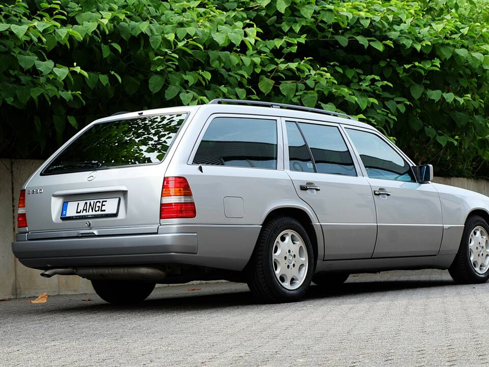 Image 2/75 of Mercedes-Benz E 280 T (1994)