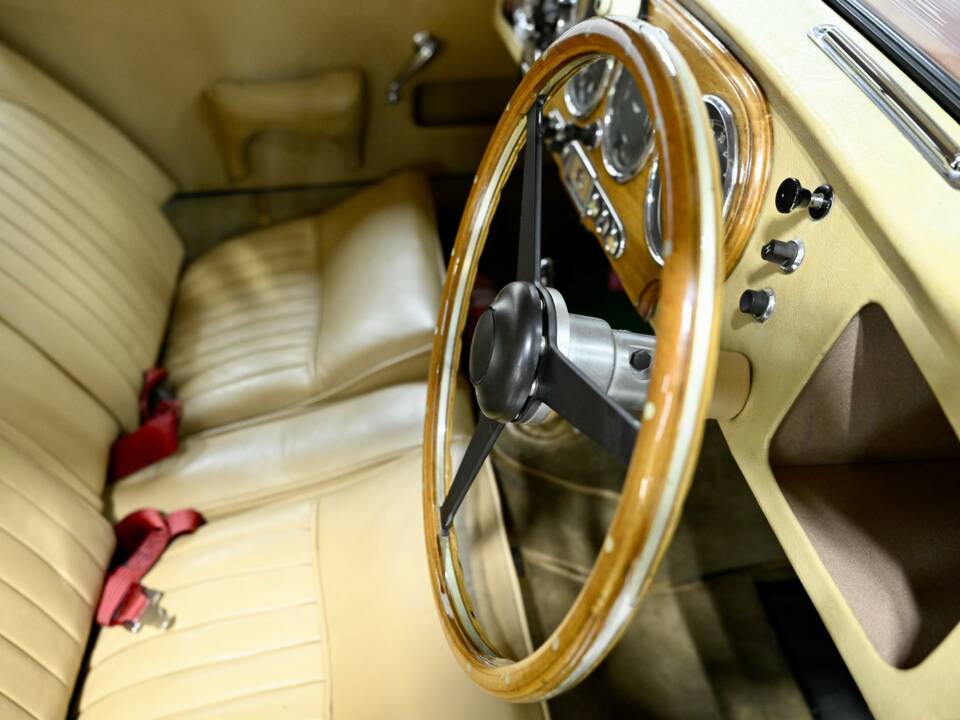 Image 33/50 de Aston Martin DB 2 Vantage (1953)