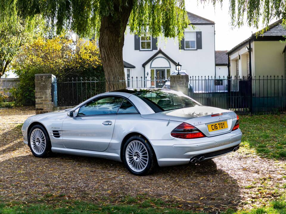 Image 7/45 of Mercedes-Benz SL 55 AMG (2004)