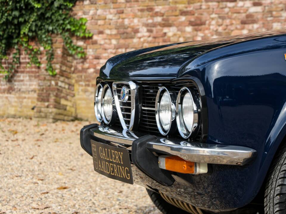 Image 32/50 of Alfa Romeo Giulia Nuova Super 1300 (1975)