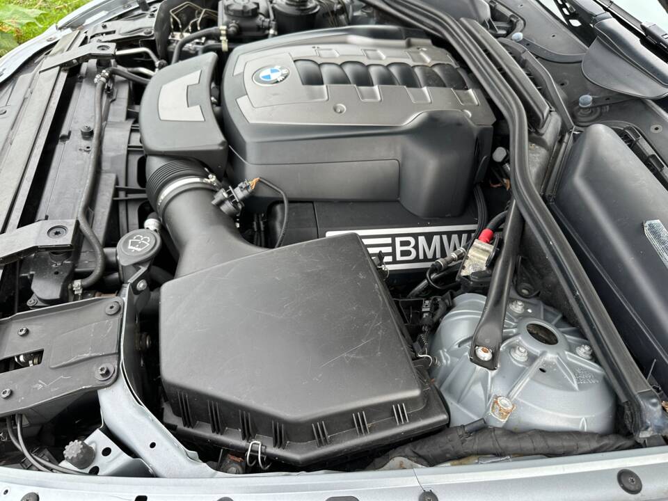 Image 35/59 de BMW 650i (2006)