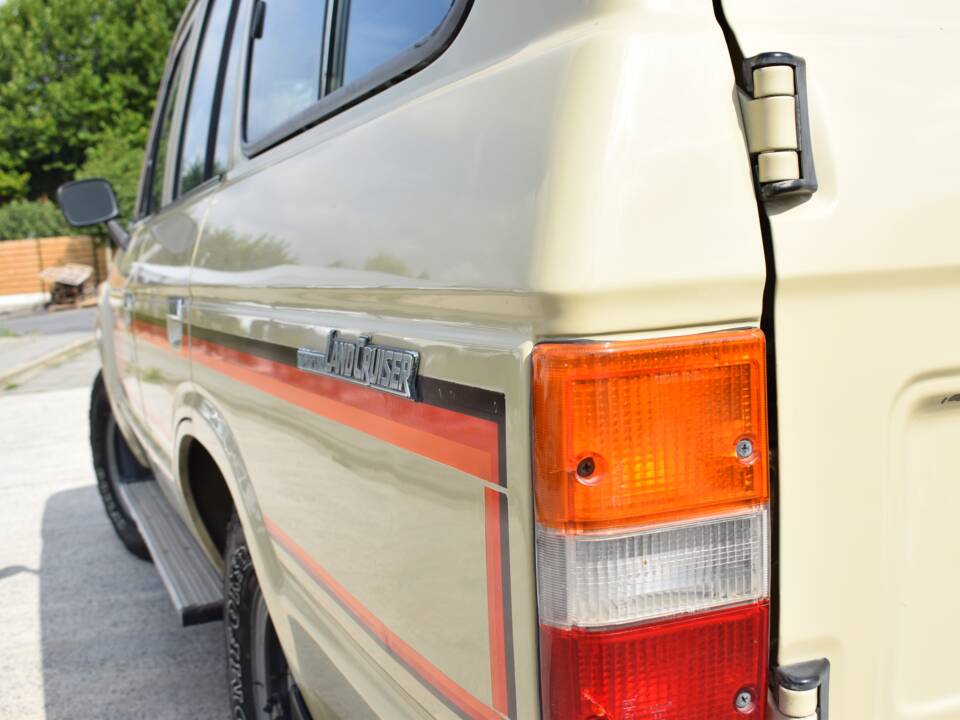 Image 6/24 of Toyota Land Cruiser FJ 60 (1984)