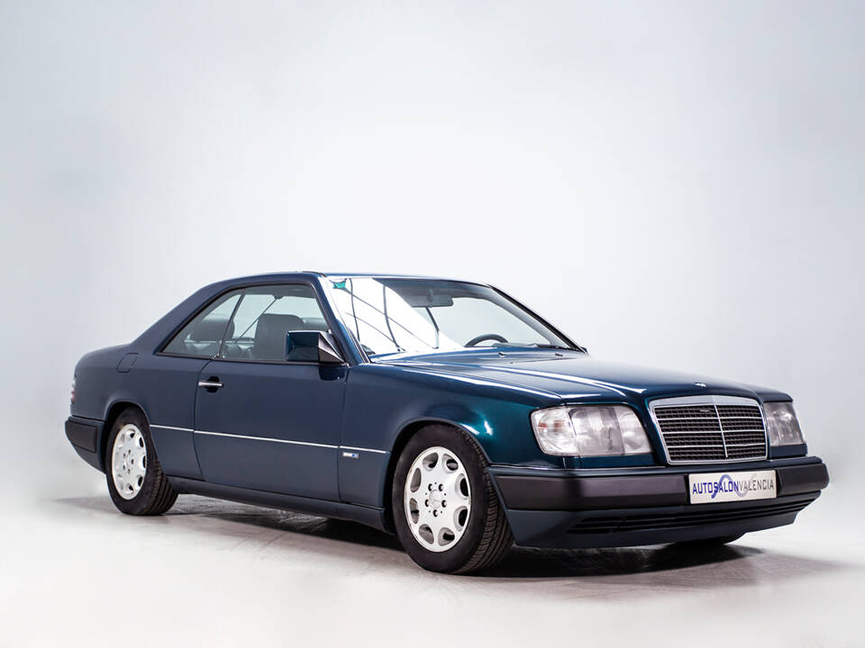 Imagen 4/29 de Mercedes-Benz E 320 (1995)