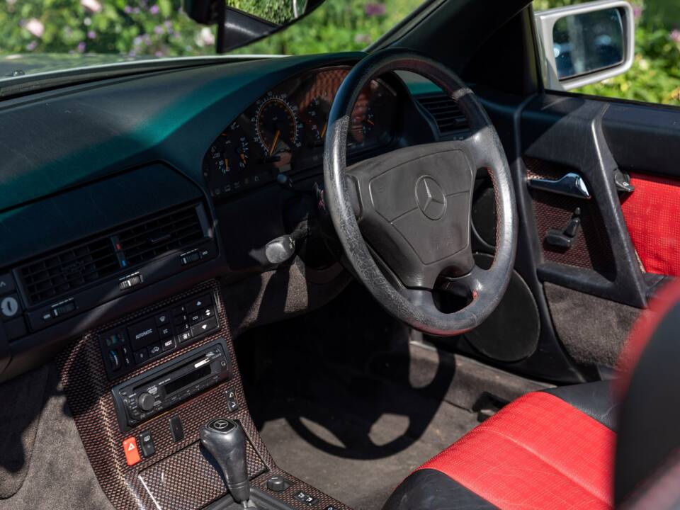 Image 4/50 of Mercedes-Benz SL 320 &quot;Mille Miglia&quot; (1995)