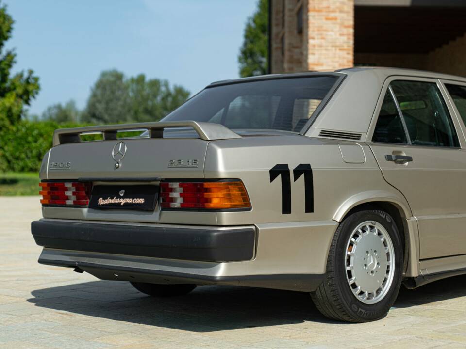 Obraz 20/50 pojazdu Mercedes-Benz 190 E 2.3-16 (1985)