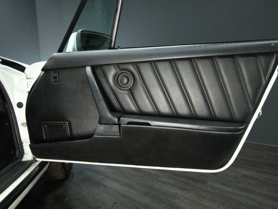 Image 20/30 of Porsche 911 Carrera 3.2 (1986)