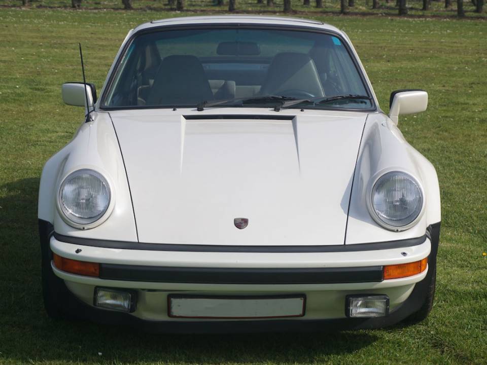Image 11/44 of Porsche 911 Turbo 3.3 (1983)