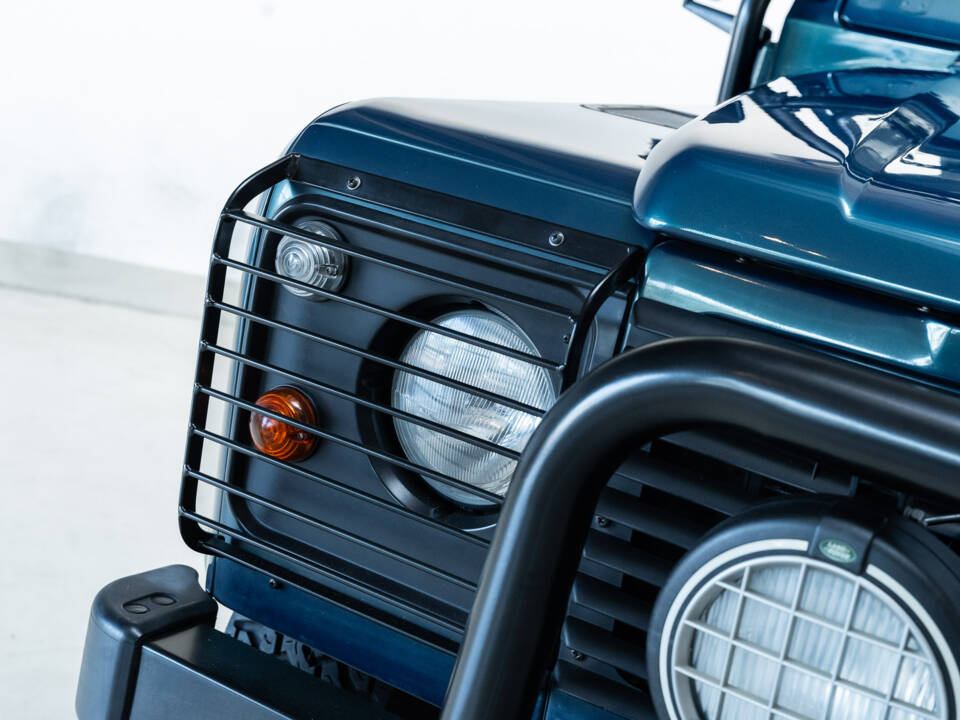 Image 31/43 of Land Rover Defender 90 &quot;50th Anniversary&quot; (1998)