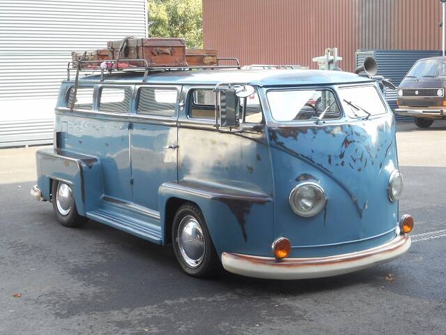 Image 2/20 of Volkswagen T2b Kombi (1973)