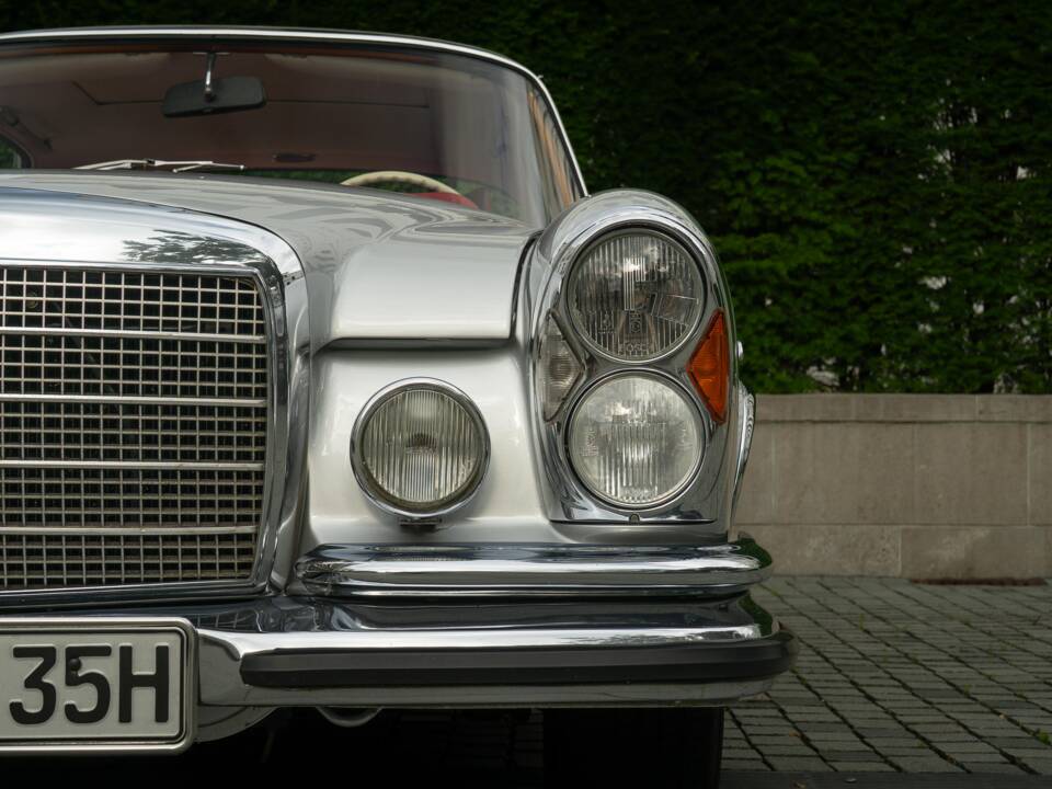 Image 5/95 of Mercedes-Benz 280 SE 3,5 (1970)