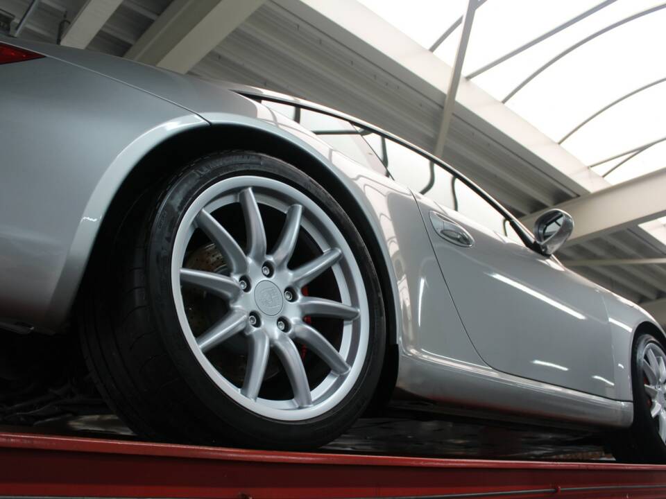 Image 11/50 of Porsche 911 Carrera S (2004)