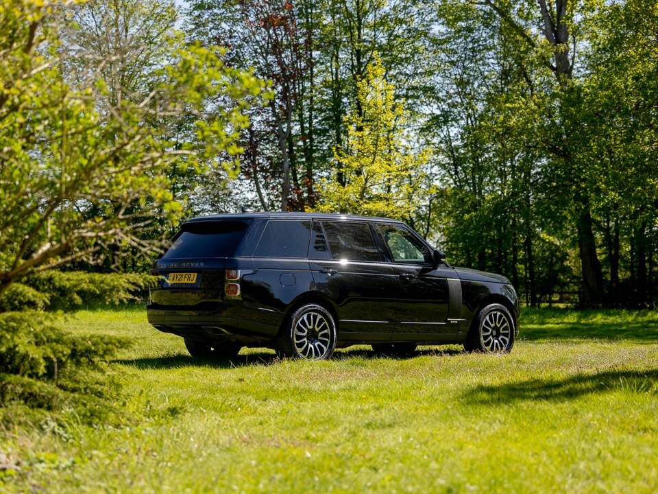 Image 14/49 of Land Rover Range Rover V8 Armoured (2022)
