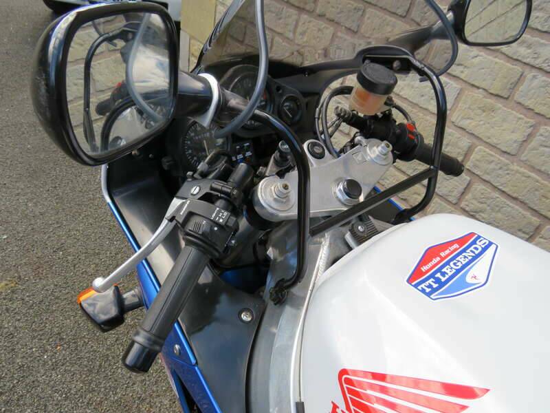 Image 11/41 de Honda CBR 900RR Fireblade (1993)