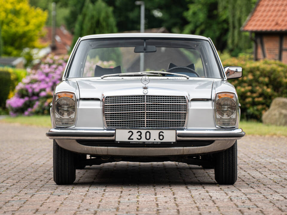 Image 5/63 of Mercedes-Benz 230&#x2F;6 (1974)