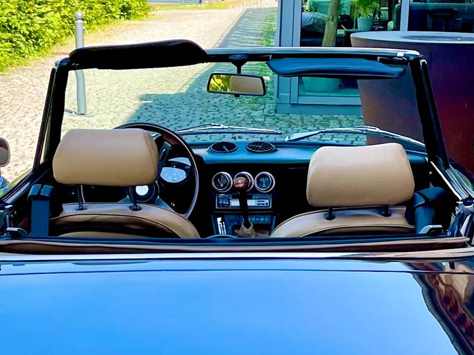 Bild 10/16 von Alfa Romeo 2000 Spider Veloce (1981)