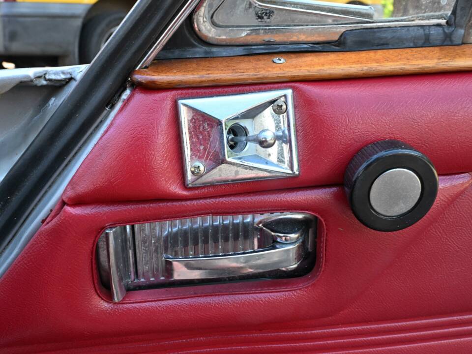 Image 43/50 of Jaguar XJ 6 4.2 (1971)