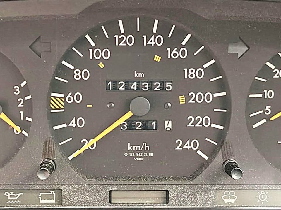 Afbeelding 22/40 van Mercedes-Benz E 200 (1996)