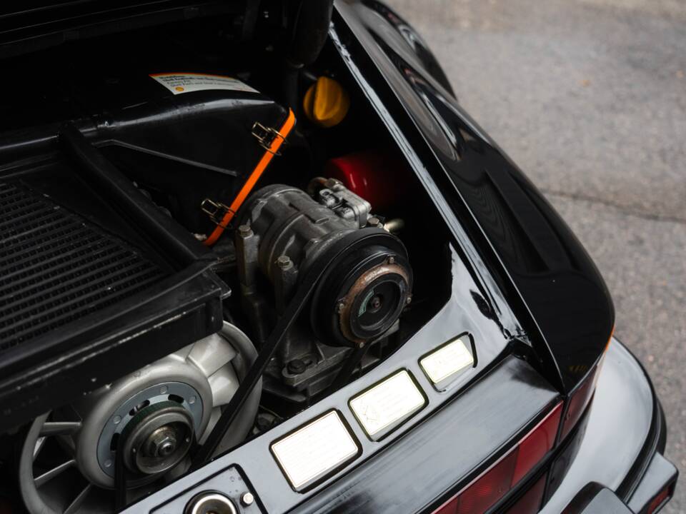 Image 22/67 of Porsche 911 Turbo 3.3 (1987)