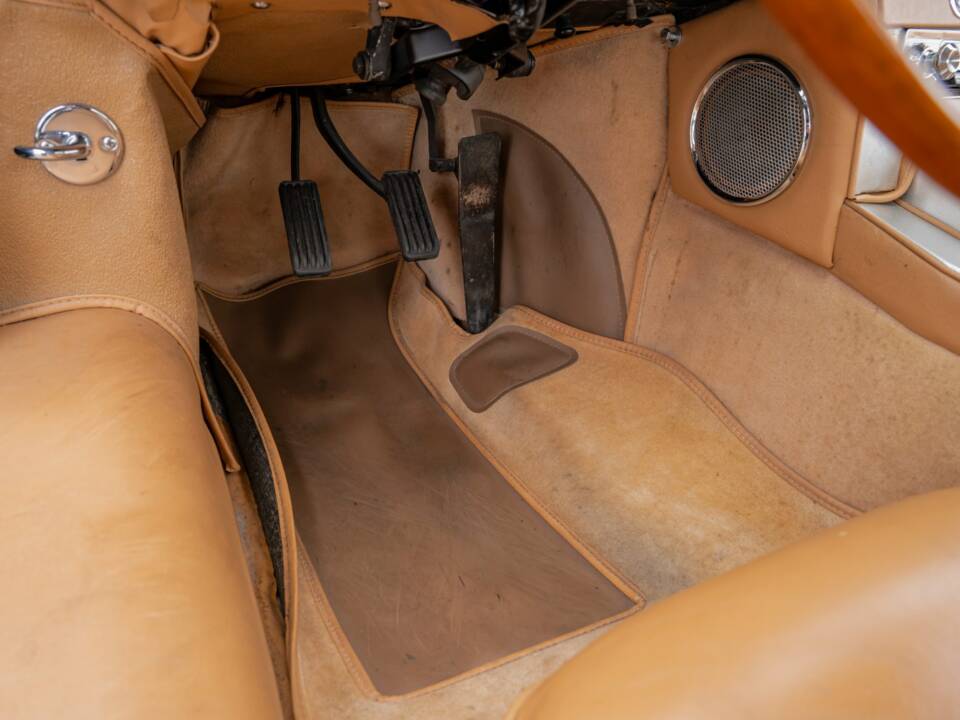 Immagine 32/38 di Jaguar E-Type 3.8 (1962)