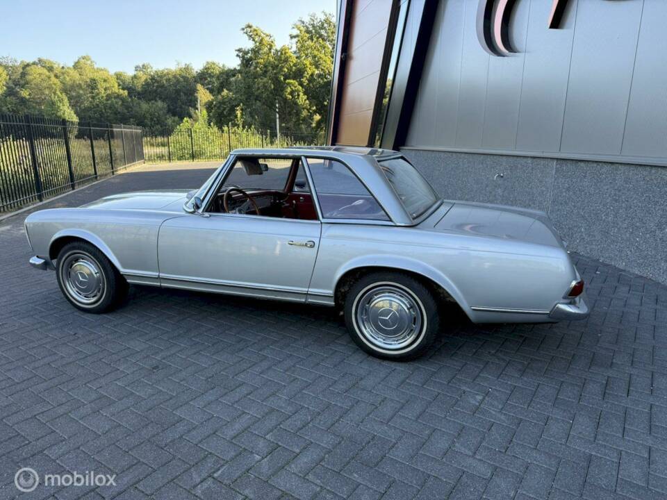 Image 17/27 of Mercedes-Benz 230 SL (1967)