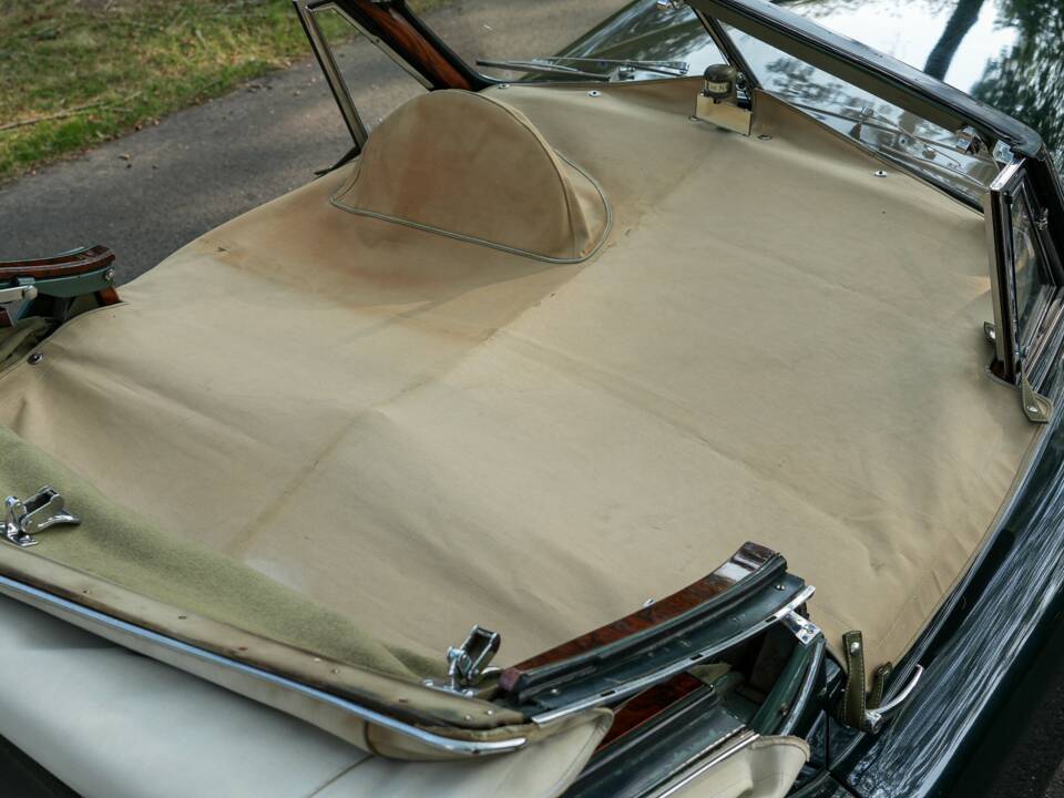 Image 27/50 of Jaguar XK 120 DHC (1953)