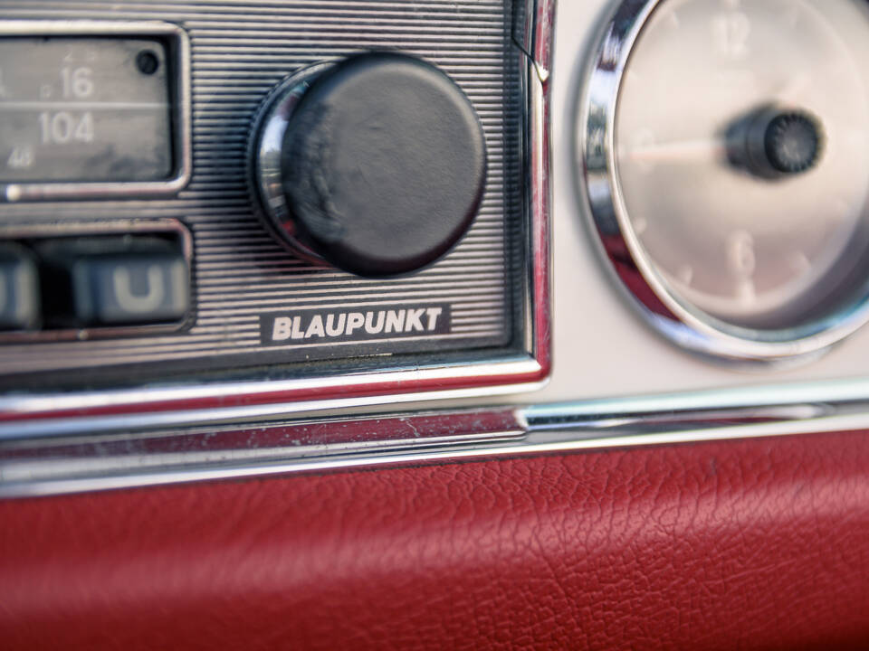 Image 52/60 of Mercedes-Benz 230 SL (1967)