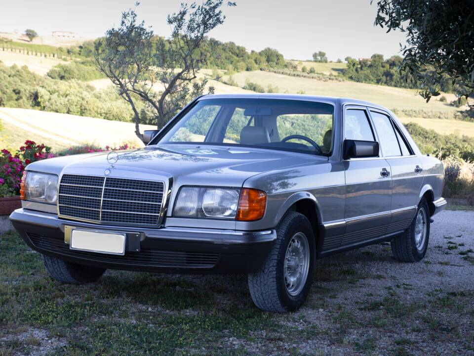 Afbeelding 25/73 van Mercedes-Benz 380 SE (1984)