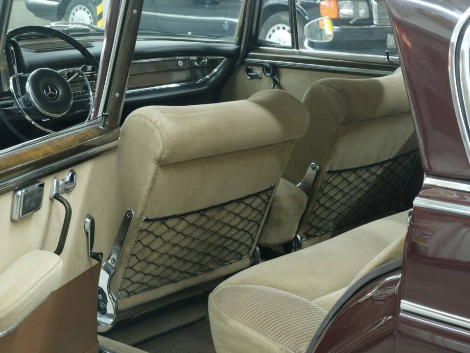 Image 21/50 of Mercedes-Benz 300 SE lang (1965)