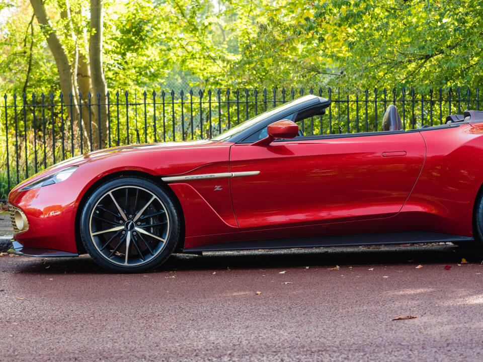 Imagen 14/70 de Aston Martin Vanquish Zagato Volante (2017)