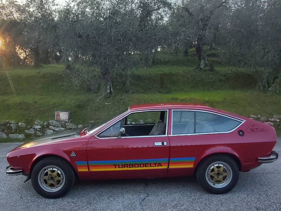 Bild 6/11 von Alfa Romeo Alfetta GTV 2.0 Turbodelta (1979)