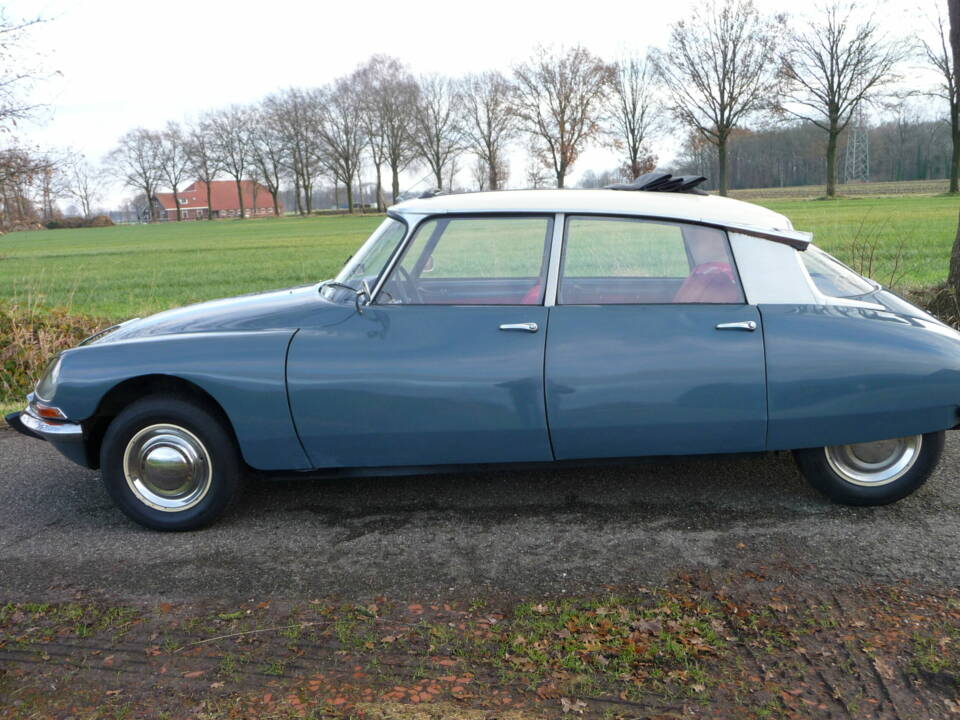 Image 2/5 of Citroën ID 19 (1969)