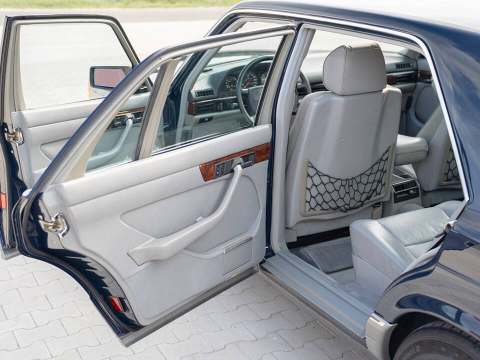 Image 30/72 de Mercedes-Benz 500 SEL (1984)