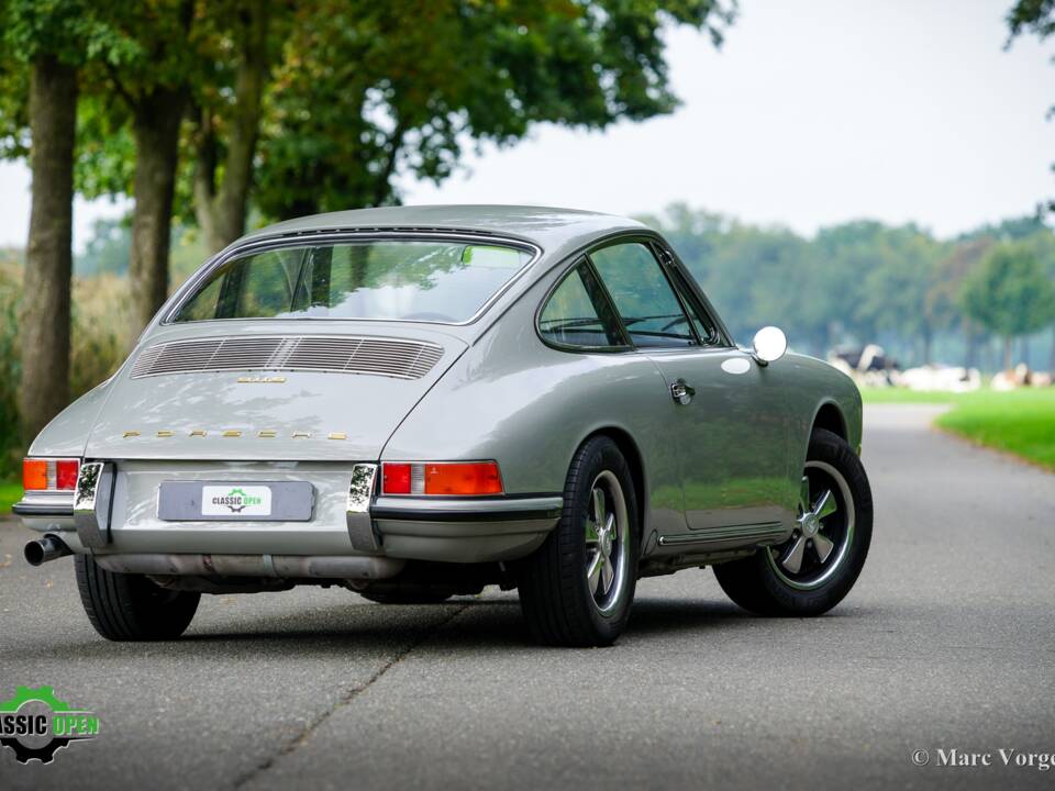 Image 47/57 of Porsche 911 2.0 (1968)