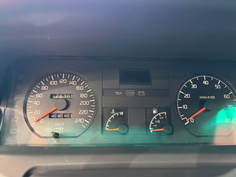 Immagine 18/23 di Renault Clio I 1.8 16V (1991)