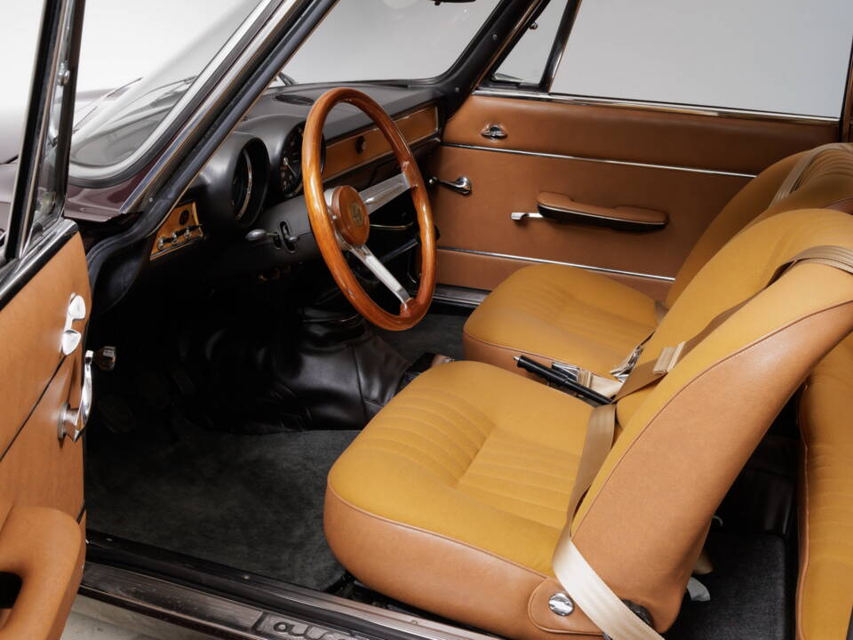 Image 20/35 of Alfa Romeo Giulia 1300 GT Junior (1973)