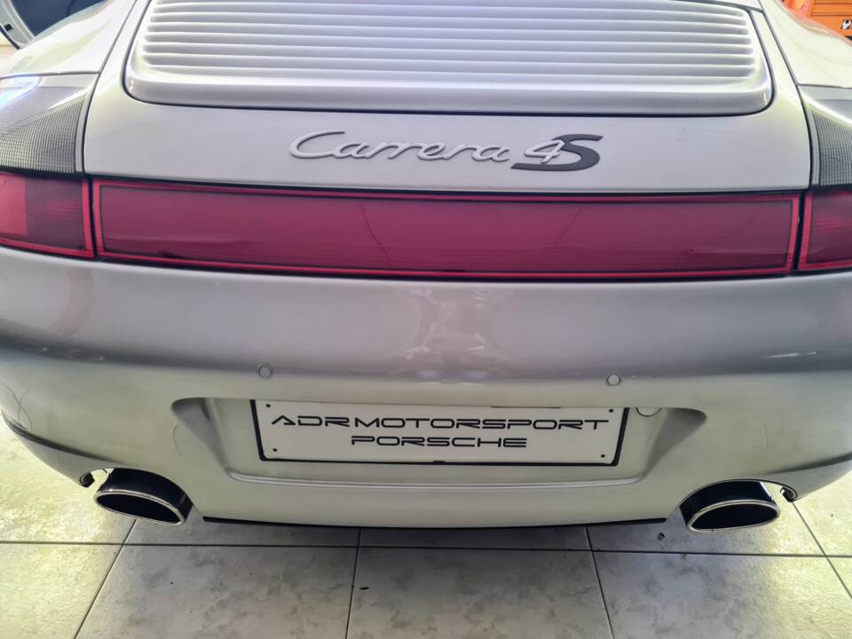 Image 22/23 de Porsche 911 Carrera 4S (2002)