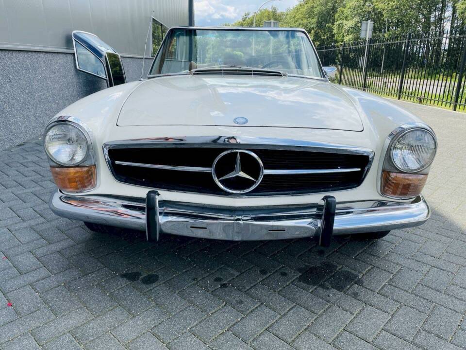 Immagine 4/36 di Mercedes-Benz 280 SL (1969)