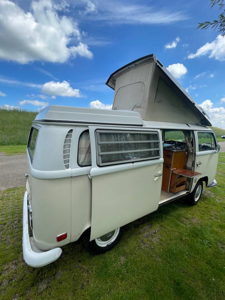 Image 2/9 of Volkswagen T2a Westfalia (1971)