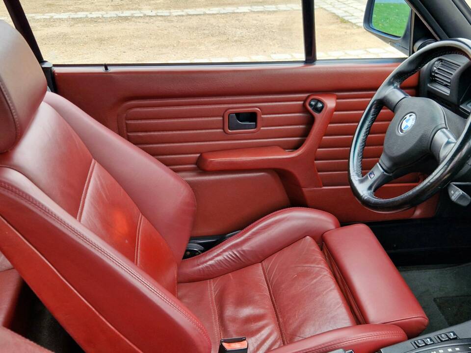 Immagine 9/19 di BMW 325i (1987)