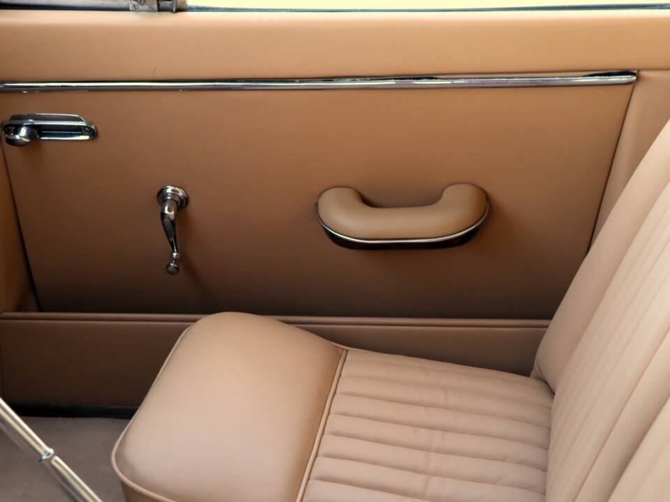 Image 38/50 of Jaguar XK 150 FHC (1959)