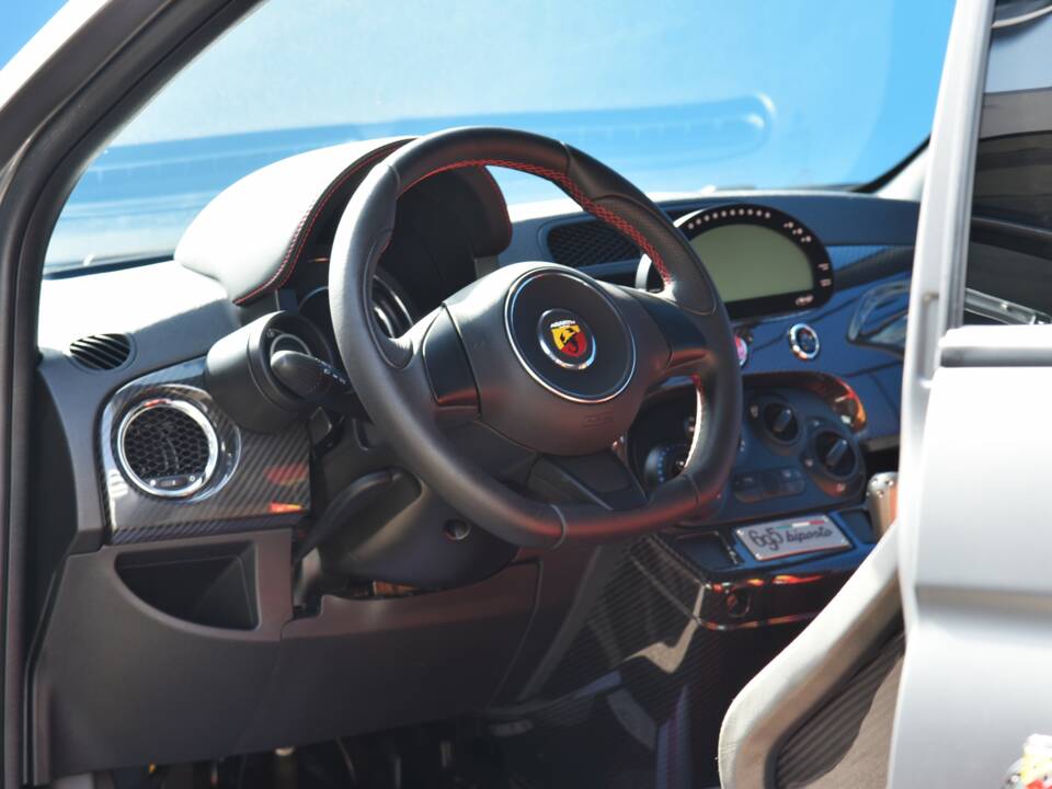 Image 16/21 of Abarth 695 Biposto (2016)