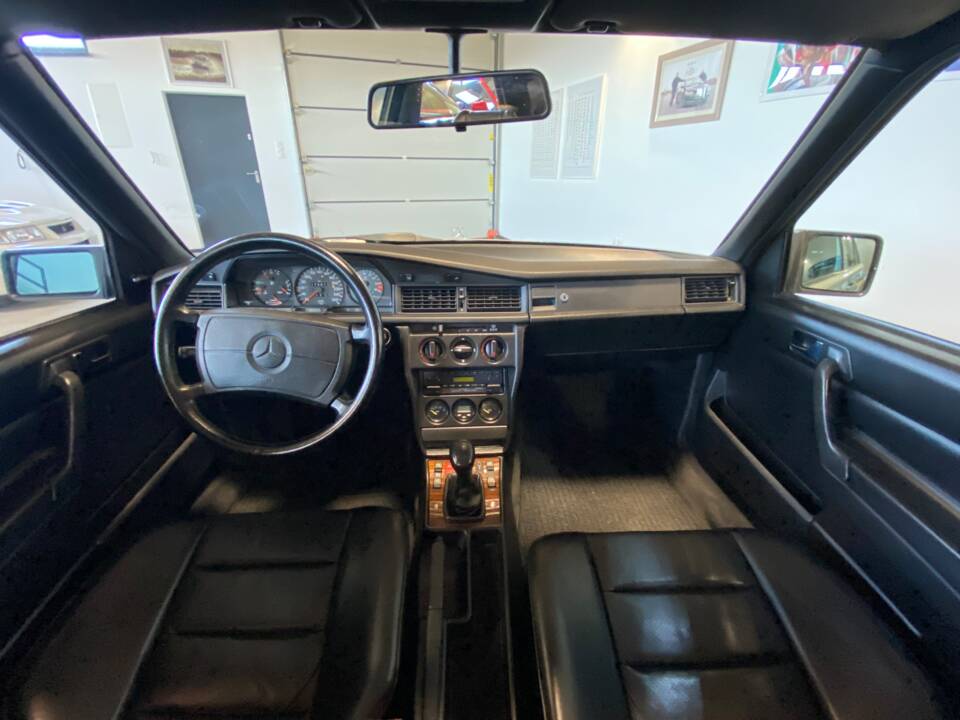 Bild 15/66 von Mercedes-Benz 190 E 2.3-16V (1986)
