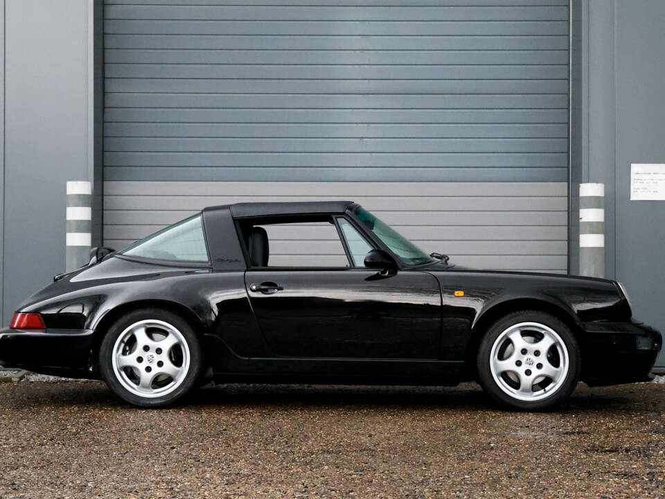 Image 32/57 of Porsche 911 Carrera 4 (1992)